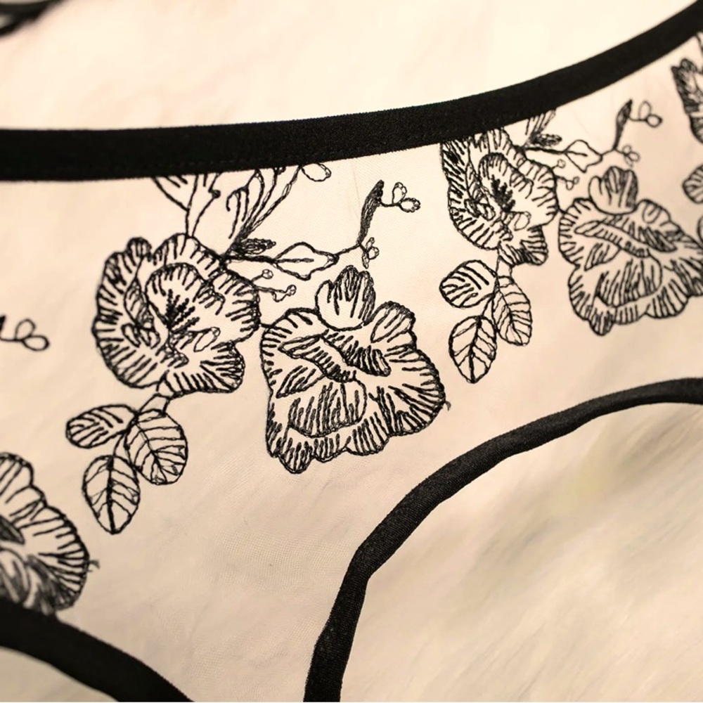 Lace Floral Lingerie Set w/ Garter - Picture 7 of 9